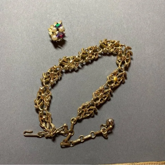 Vintage Linser red rhinestone pearl gold necklace earring set - Picture 7 of 7